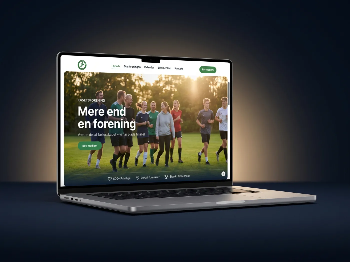 Hjemmeside til en forening, bygget af Ash Media, vist på en bærbar